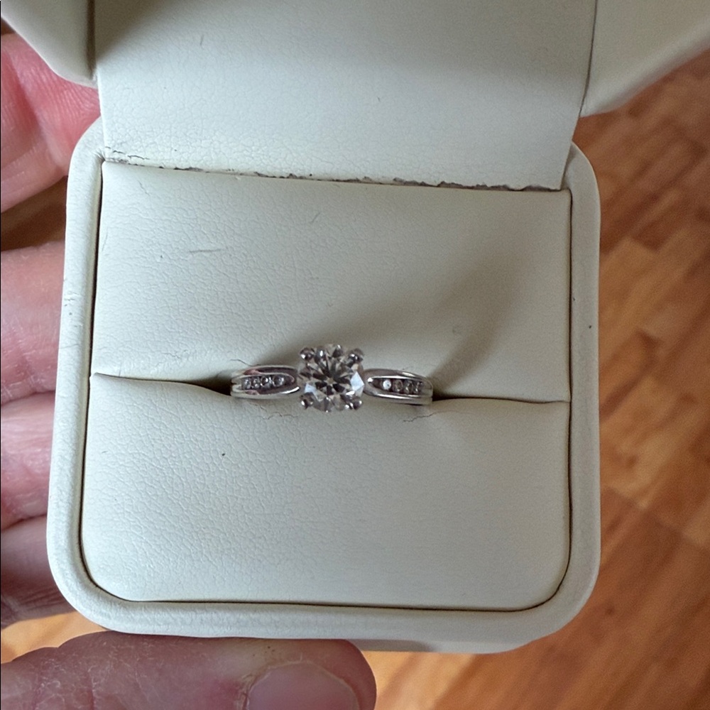 Round Brilliant Cut Diamond Engagement Ring 0.61 CT